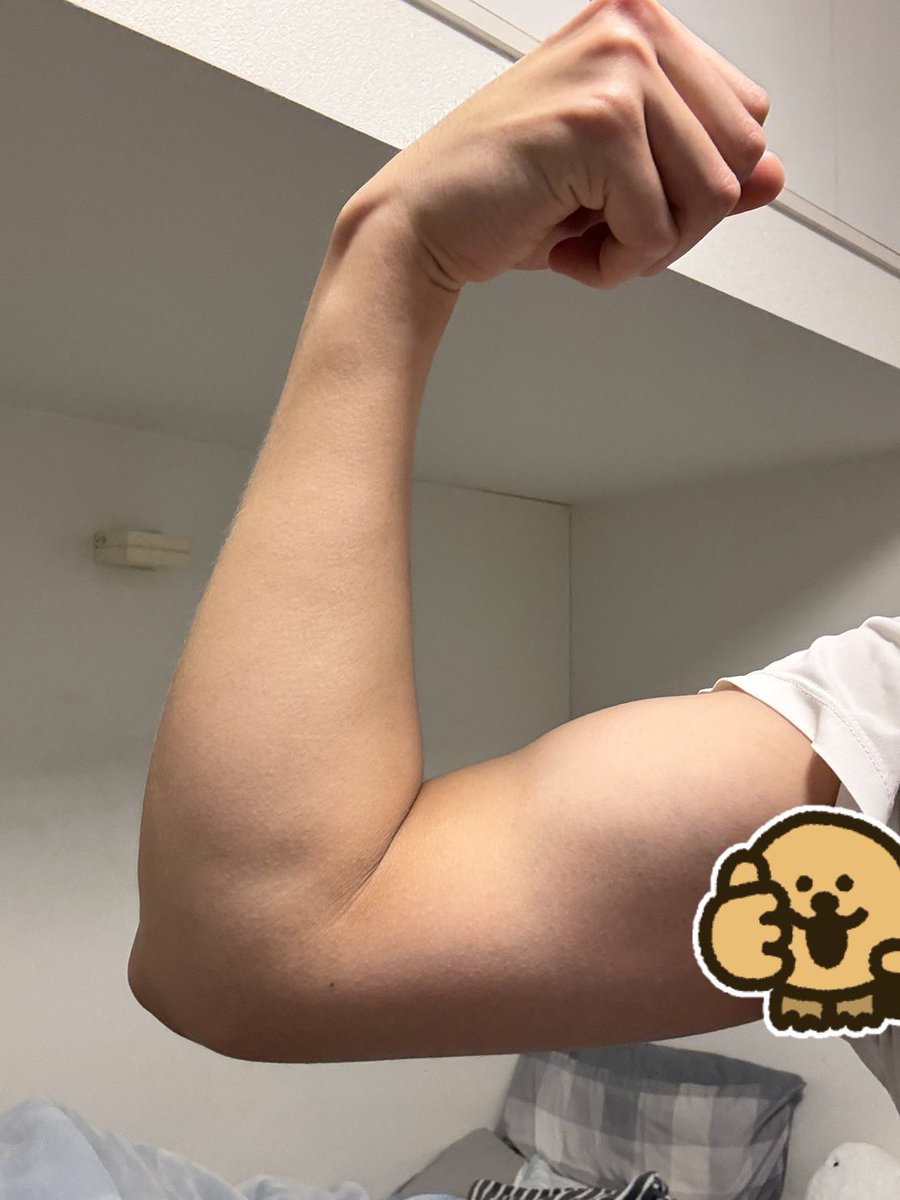 Whey_7000's tweet photo. 職場の方に痩せすぎだから筋トレしろと言われたので筋トレを始めました。
←1か月前                   →１ヶ月後 https://t.co/vr3xuNCiyJ