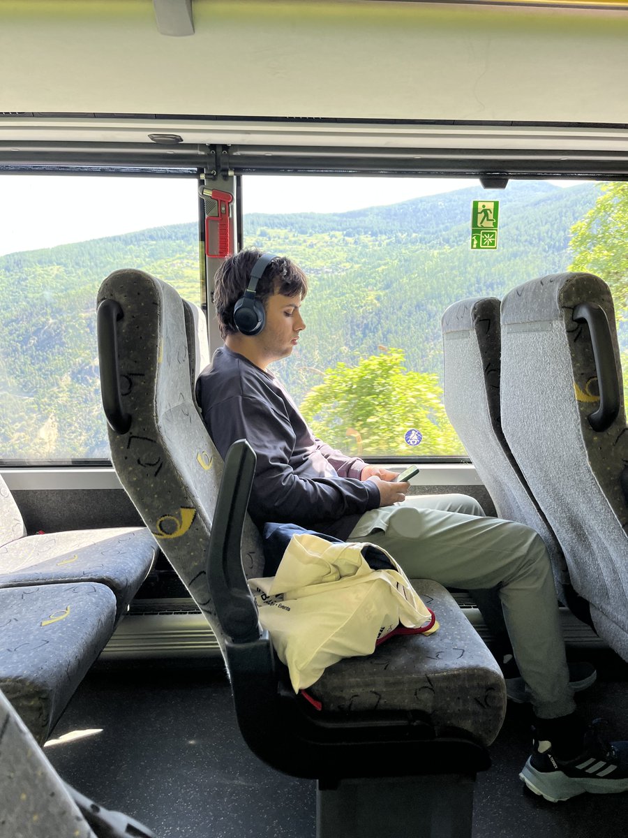 PinkTaxiRunner's tweet image. Vex, Switzerland #myson