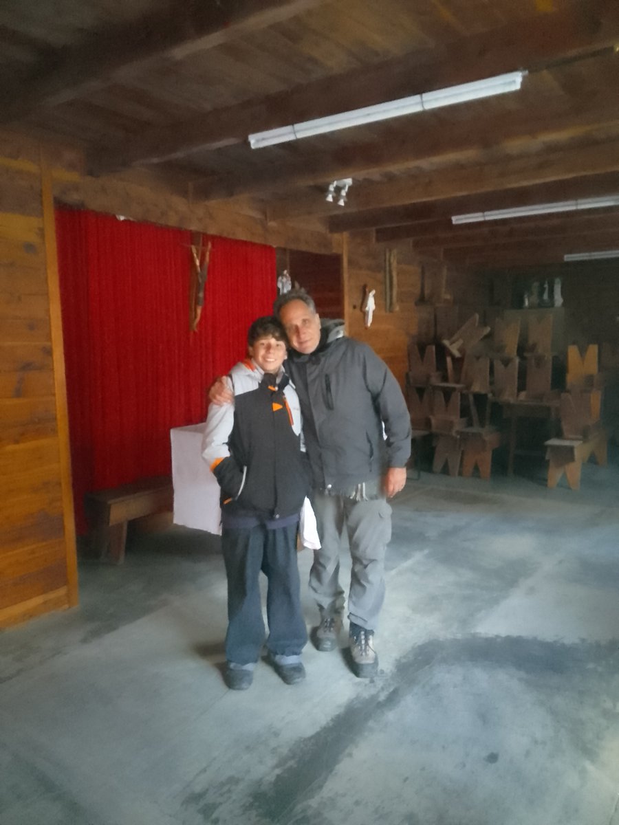 damiandresc's tweet photo. Bariloche: 3 Grados! Hermoso y visita a la capilla local https://t.co/t7qCKtKcSu