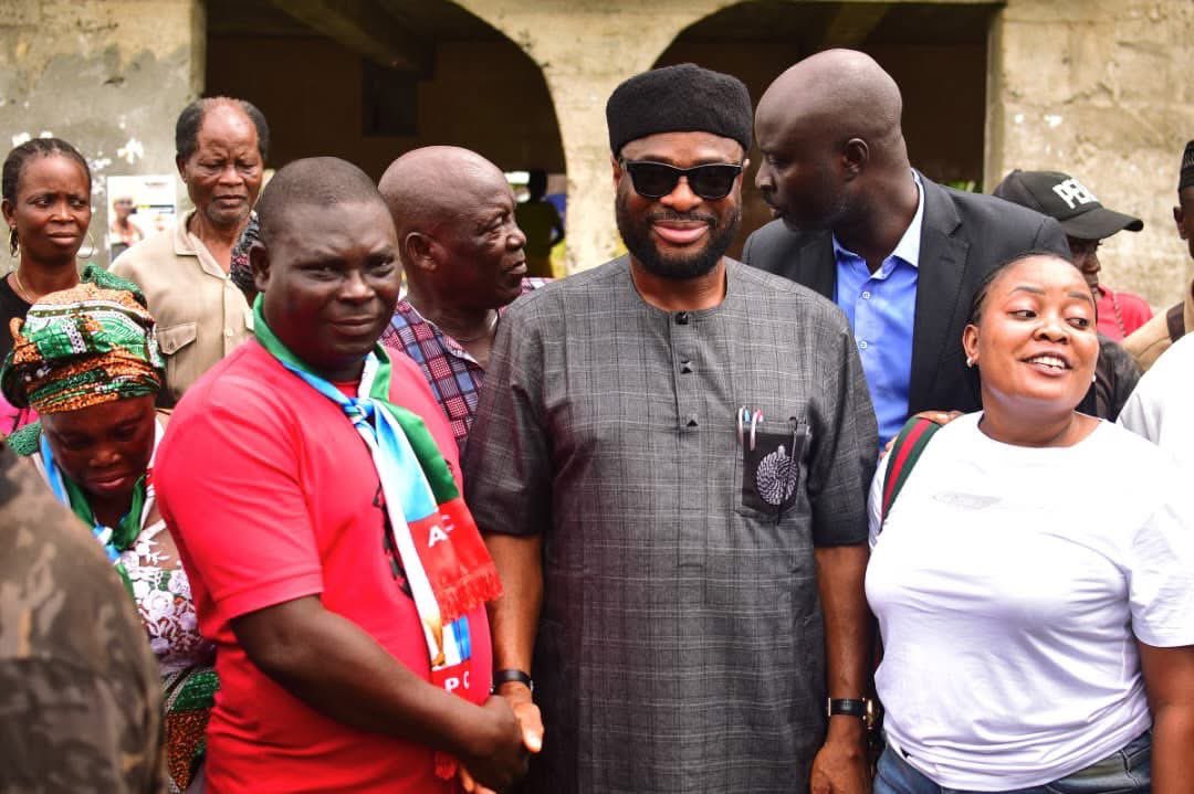 prosper_daudu's tweet photo. Senator Joel-Onowakpo Thomas was captured playing a crucial role in maintaining peace and order in Delta South during the APC ward and LGA Congress 

During the congress, the Senator visited several local governments within the Delta South senatorial district . https://t.co/tMfEOdNOgw