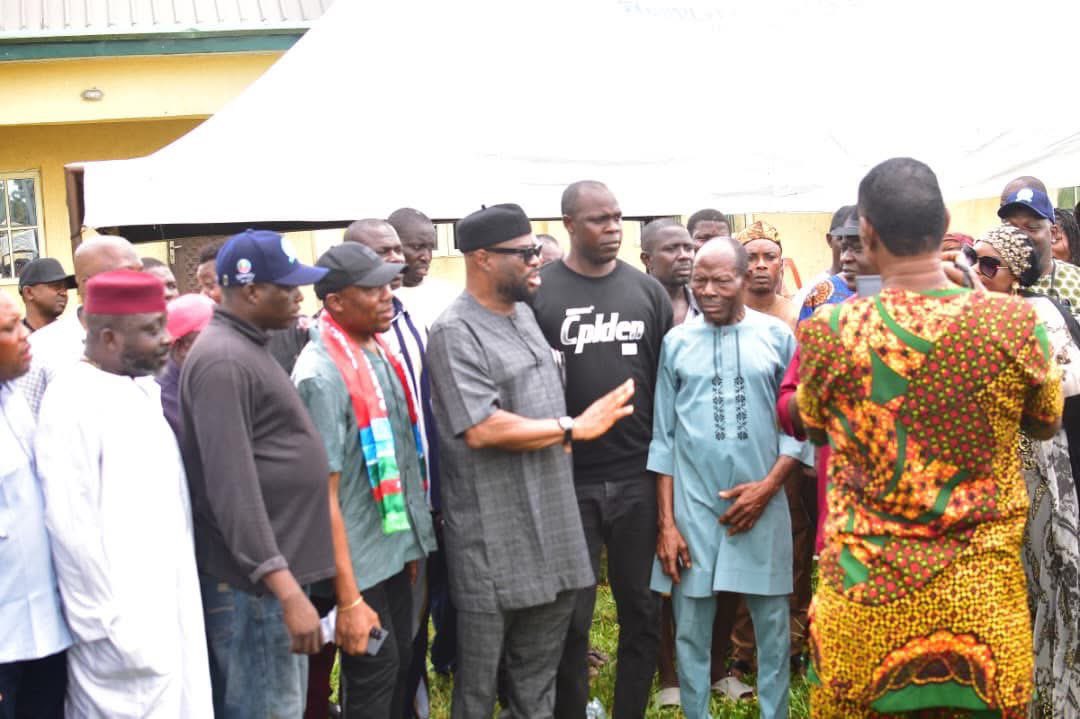 prosper_daudu's tweet photo. Senator Joel-Onowakpo Thomas was captured playing a crucial role in maintaining peace and order in Delta South during the APC ward and LGA Congress 

During the congress, the Senator visited several local governments within the Delta South senatorial district . https://t.co/tMfEOdNOgw