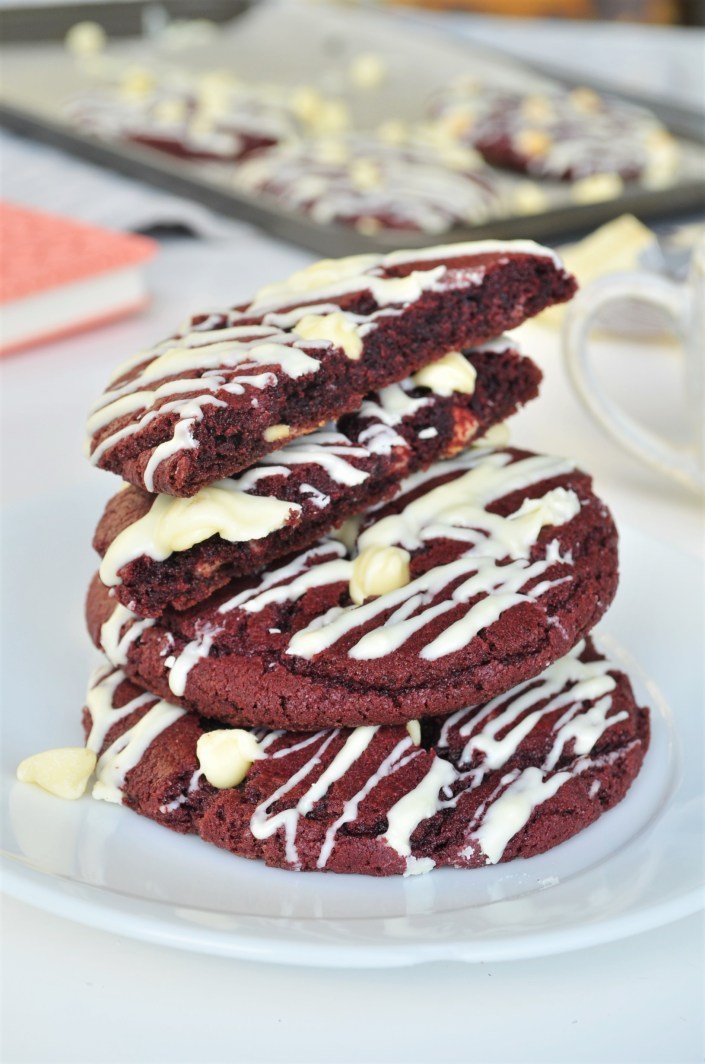 Made some red velvet white chocolate chip cookies with white chocolate drizzle for <a href="/bebedeboricua/">⋆𐙚₊˚ ̆̈ʙᴏʀɪᴄᴜᴀ ʙᴀʀʙɪᴇ⋆𐙚₊˚Not @/ZelinaVegaWWE</a> just cause I love her.