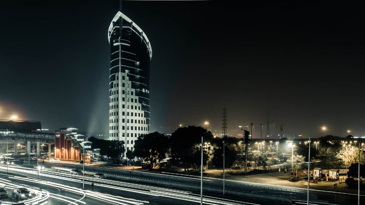 techinfrareport's tweet photo. 🚨 Gurugram becomes India’s biggest luxury housing market 

Record ₹24,120 crore in sales in 2025, with 1,494 ultra-luxury homes sold. https://t.co/myAH3cPyu8