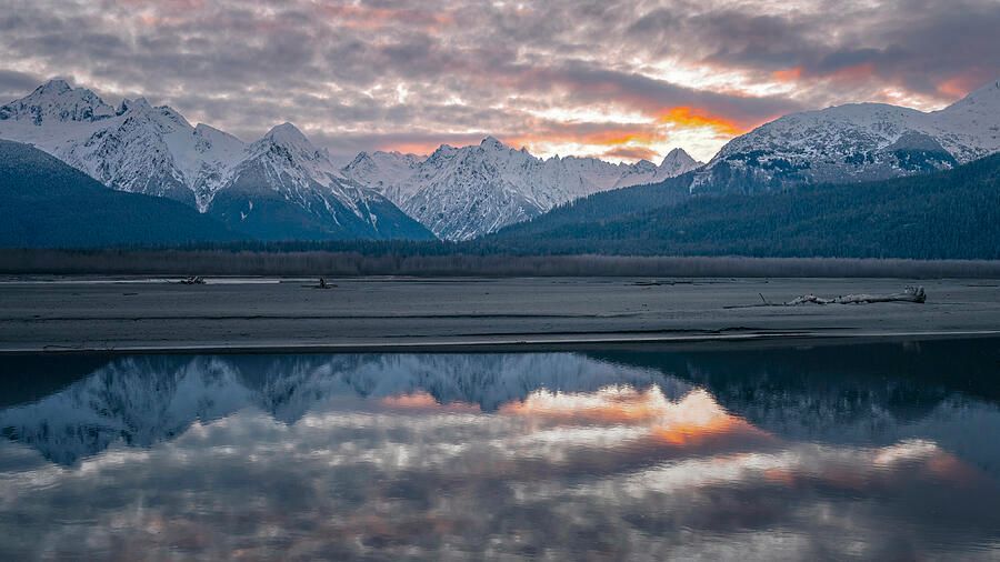 joancarroll's tweet photo. Sunset Reflections Haines Alaska! https://t.co/33VbDUTk2Z #sunset #colorful #mountains #Snowy #winter #haines #alaska #chilkat #Travel #travelphotography #giftideas #artforsale @joancarroll https://t.co/n2XWXXvT7f