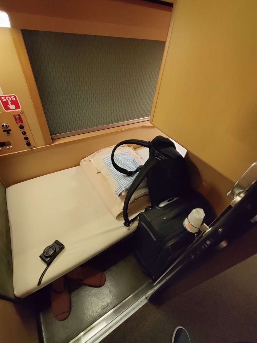 sinful_tengu's tweet photo. 【Report】

I have successfully crossed out a goal on my bucket list for nearly a decade; I am now on the Sunrise Express for the first time in my life!

Time to crack open a cold one and watch the sleeping world go by. https://t.co/gXTzjPvPS2