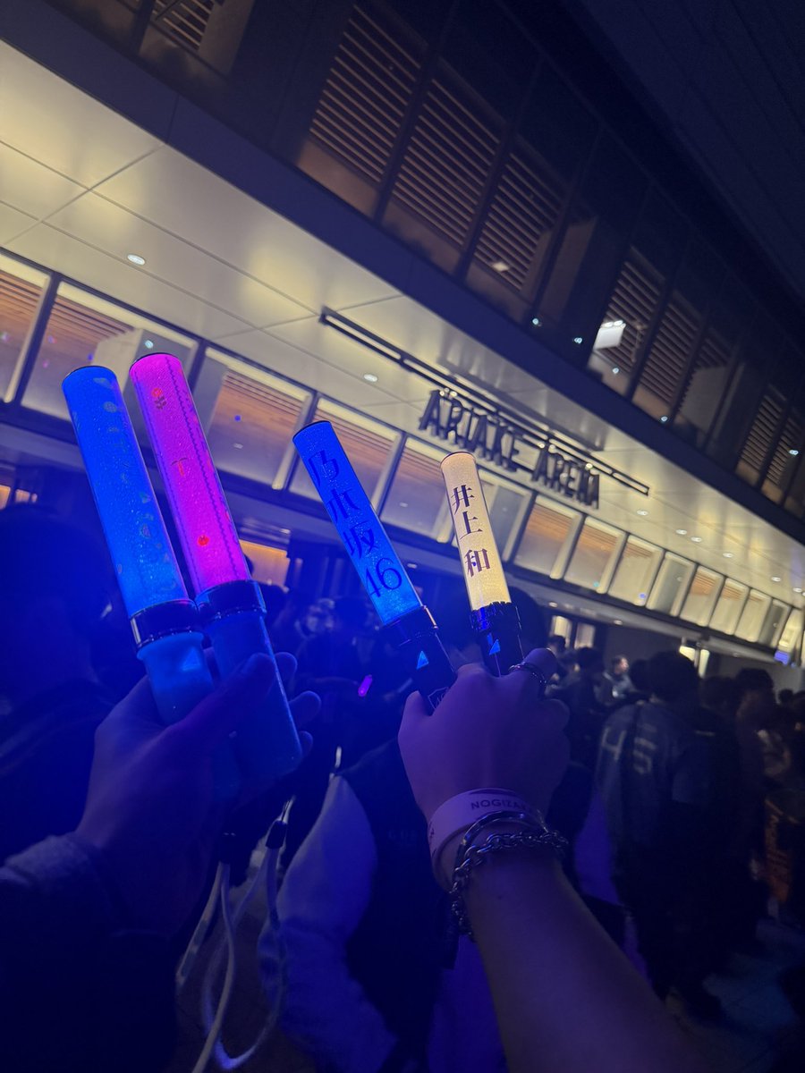 Tg1207nagi's tweet photo. 最高に楽しい4日間でした！
いつもと全く違うライブだったし、セトリも最高、メンバーも近くまで来て可愛い！
学生最後のライブだったけど就職してからも時間合わせて必ず行きたいと改めて感じた✨
#CouplingCollection 
#Myrespect 
#乃木坂
#有明アリーナ https://t.co/5AHcmnNhDg