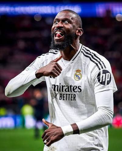 La UEFA solo multó con 40.000€ a Rudiger por dirigirse a la afición del Atleti con el gesto de “cortar el cuello” y el Real Madrid alegó que era en respuesta a la grada.