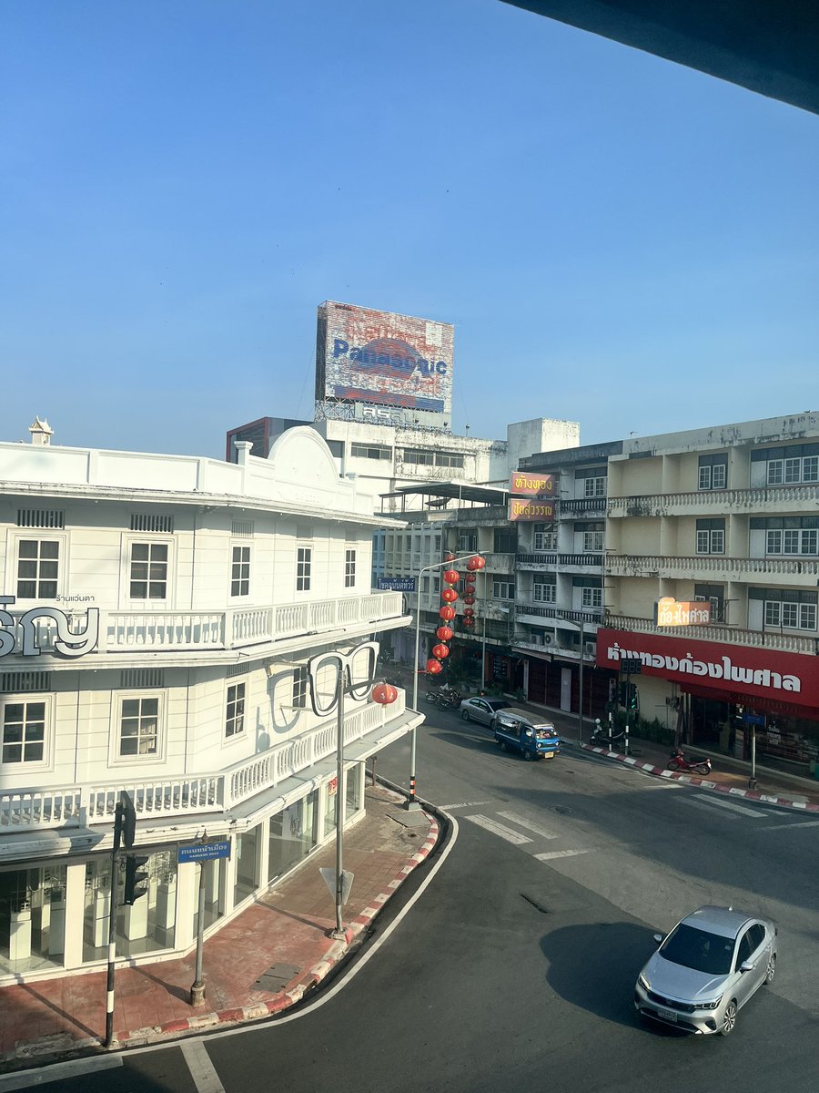 lookjun789's tweet photo. แว่นท็อปที่ใหญ่มาก 🤣#สุราษฎร์ธานี https://t.co/SiabNjqTsY