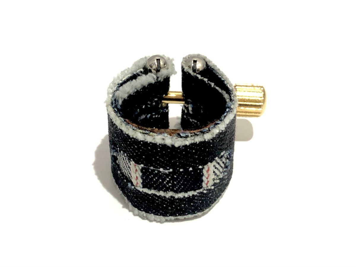 デニムリガチャー🎷 試作1号にしては良い感じ☺️ リード接地面には革