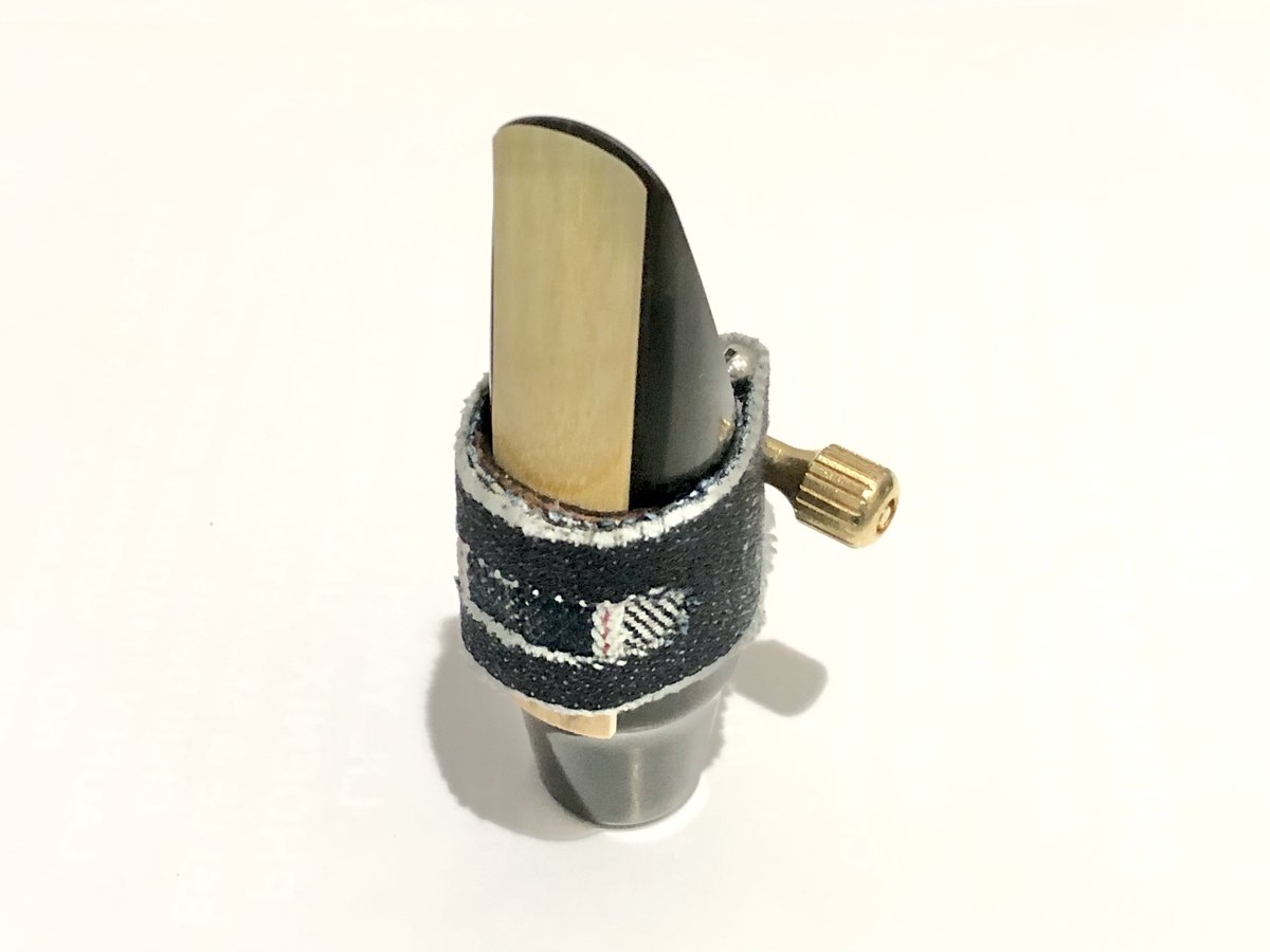 デニムリガチャー🎷 試作1号にしては良い感じ☺️ リード接地面には革