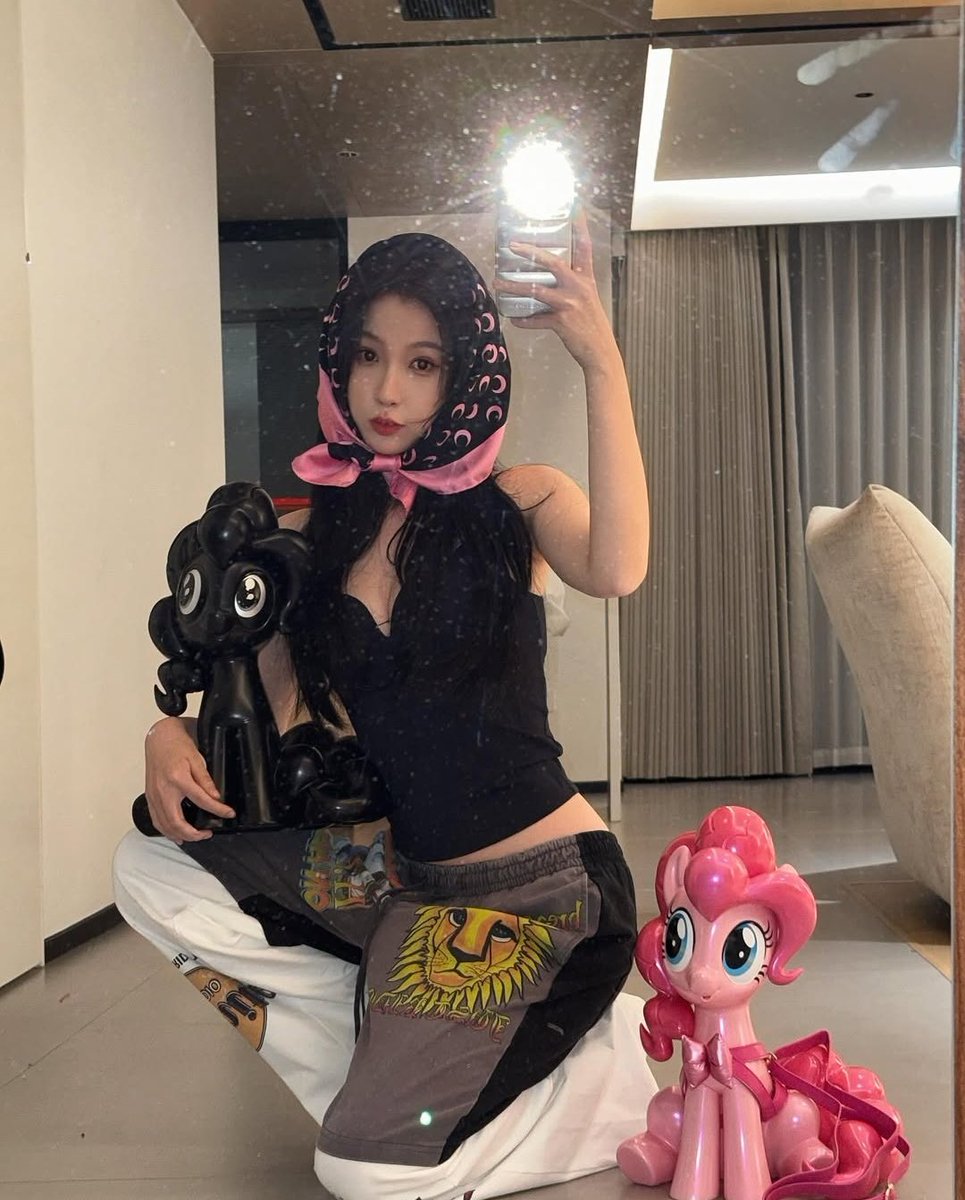 yu shuxin pics tweet media
