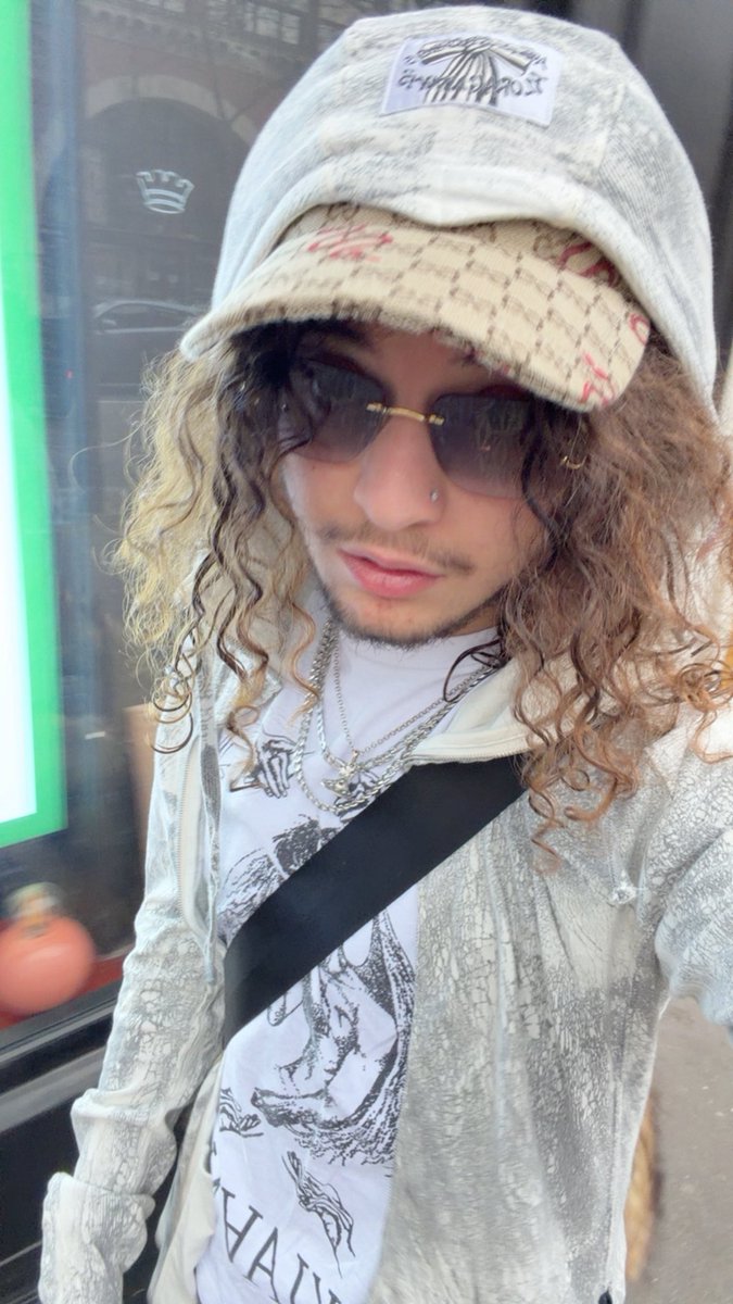 / ::/ 凶 Leon Les Termes!/ tweet media