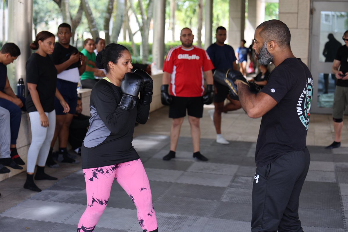 La Unidad de Investigación Criminal Internacional (OCIU, por sus siglas en inglés) de esta embajada culminó exitosamente un programa intensivo de 40 horas en técnicas de combate en un ejercicio de tres minutos de "Lucha por la vida", fortaleciendo las capacidades operativas de