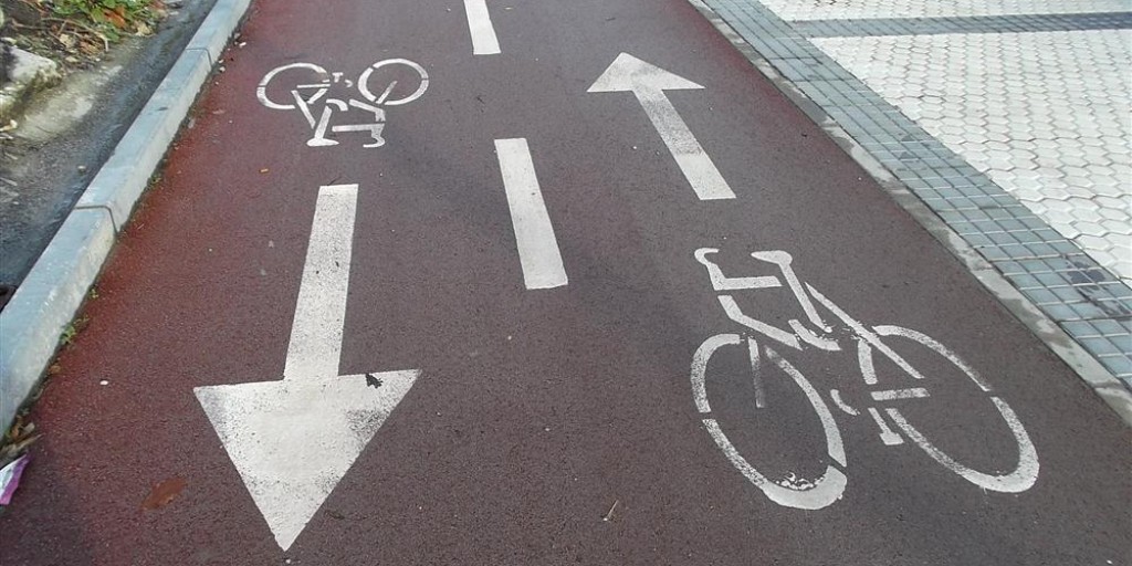 ❗ Atención
🚴 El bidegorri es para ciclistas
❌ No se puede utilizar para correr o realizar actividad física o deportiva
👏 Gracias por tu colaboración

#Donostia #SanSebastian #InfoDSS <a href="/DSSMugikortasun/">DSS Mugikortasuna</a> <a href="/kalapiedonostia/">Kalapie H.T.E.</a>