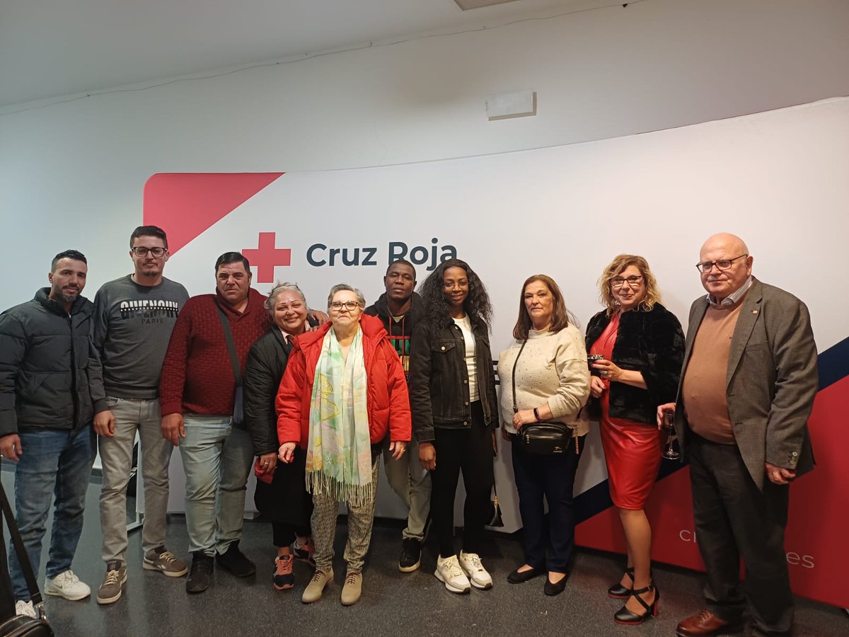 CREMalaga's tweet photo. El pasado viernes, la Asamblea Comarcal de Cruz Roja en Valle del Guadalhorce realizó un acto de reconocimiento a la fidelidad y compromiso de sus #socios, #socias y #voluntariado en el Teatro Carthima de #Cártama, que contó con la asistencia de más de 80 personas 🥰 https://t.co/He5v0NZjj9