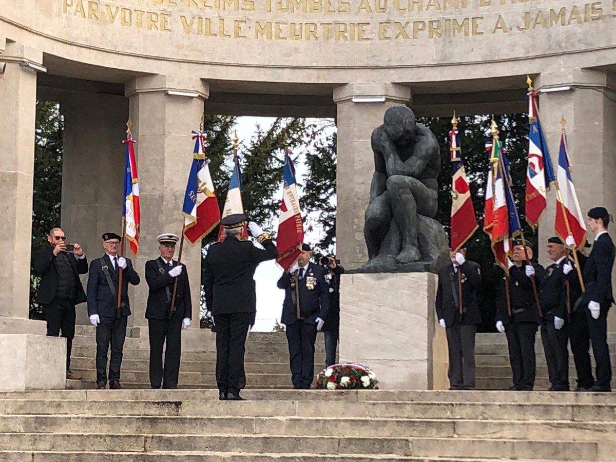 Prefet51's tweet photo. #PriseDeFonction

Ce lundi 23 février, Fayçal Douhane a officiellement pris ses fonctions de sous-préfet de l'arrondissement de #Reims.

Une matinée marquée par deux étapes clés :

💐 Le recueillement : Dépôt de gerbe au Monument aux Morts de Reims, en présence des élus locaux et de Jean-Marc Roze, président @DptMarne  .

✍️ L'engagement officiel : Signature du procès-verbal d'installation aux côtés du préfet Romain Royet.

Désormais installé, le sous-préfet agira au quotidien pour accompagner les élus, garantir la sécurité et soutenir les projets du territoire rémois.

Bienvenue à lui dans la Marne ! 🤝