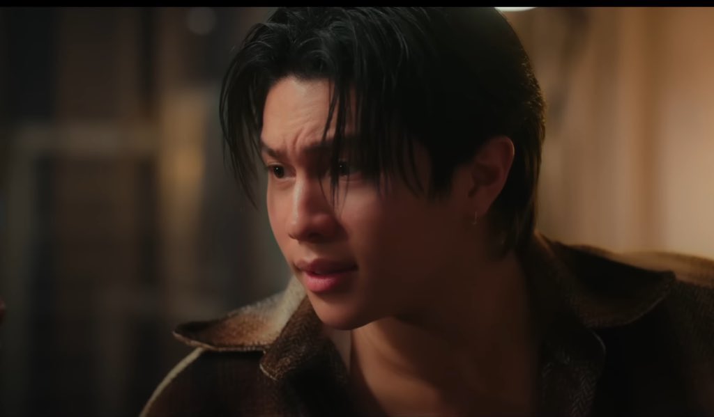 ตามหาพระเอกหาย
หน้าตา : หล่อ
นิสัย : หล่อ
ลักษณะ : หล่อ
อายุการใช้งาน : หล่อ
ความสามารถพิเศษ : ขมวดคิ้วแล้วหล่อ
คำพูดติดปาก : ถ้าไม่อยากให้ใครมารัก ก็อย่าทำตัวน่ารักดิวะ
คติประจำใจ : ลูกแม่รักผมครับ
คำขวัญที่ท่อง : ต่อป่ะ?