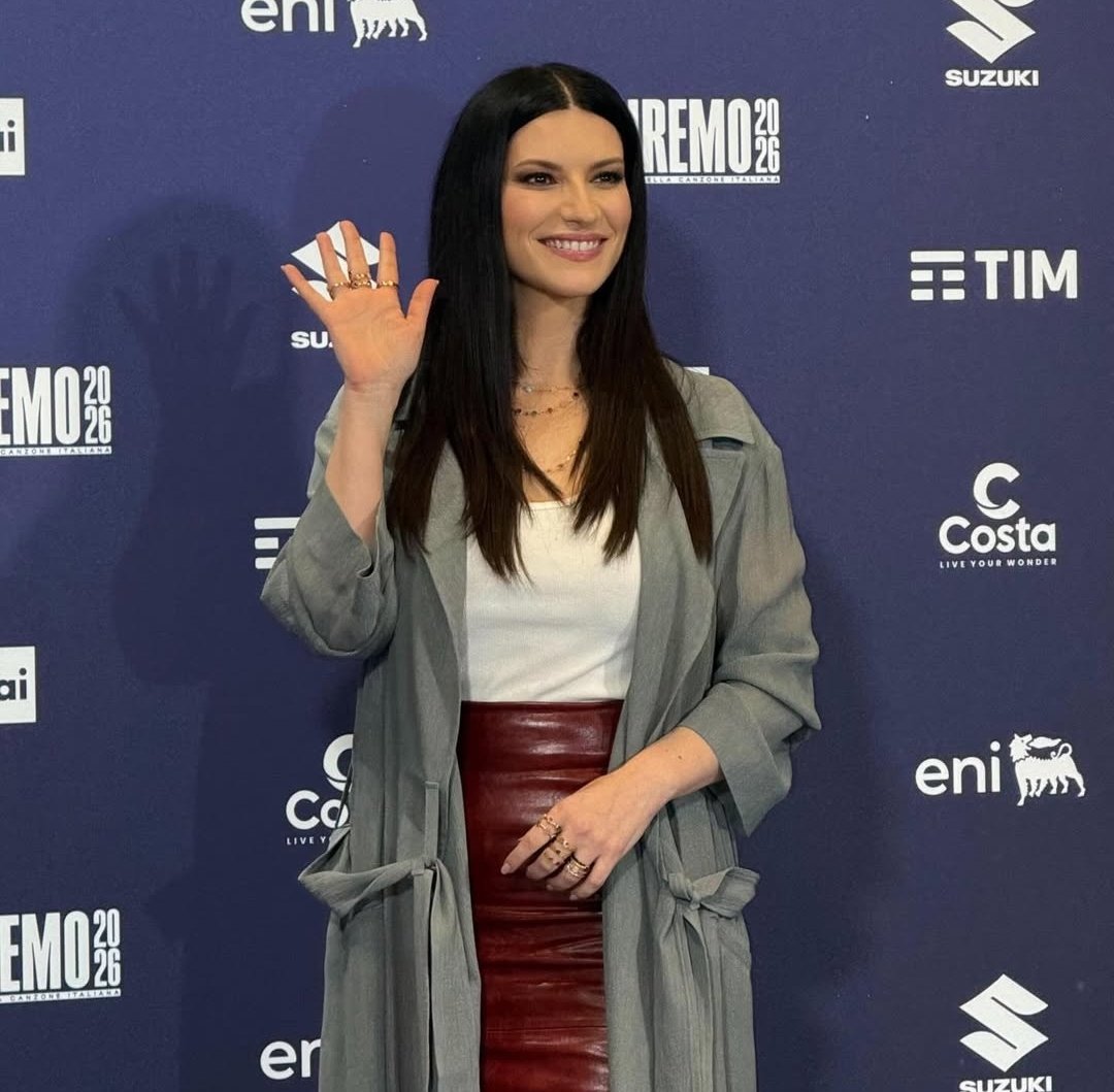 E PER FAVORE QUESTI CAPELLI LUNGHI, BELLISSIMA TI AMO