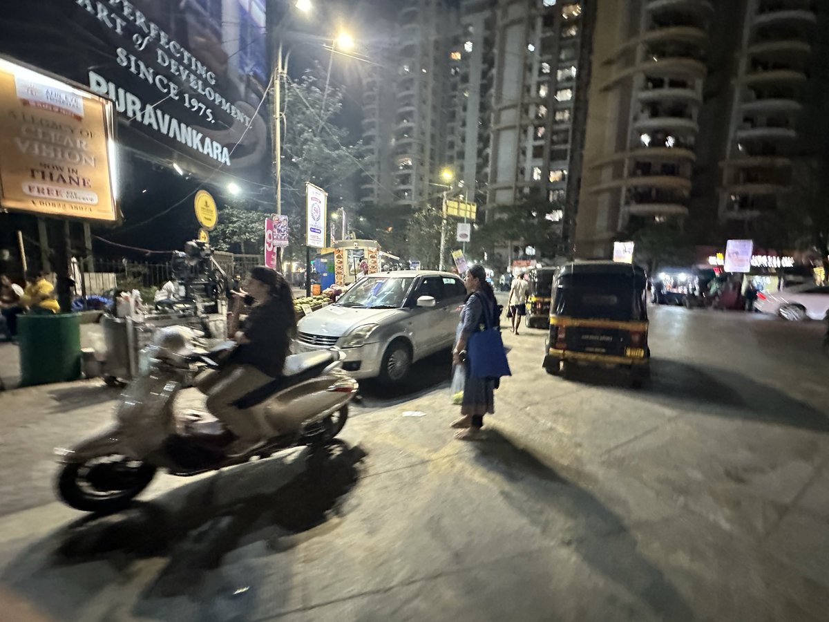 imranjk16's tweet photo. Again daily nuisance at it @TMCaTweetAway when are you going to act on this menace at Patlipada, opp Rutu estate Thane west… when? @ThaneCityPolice this is getting dangerous to walk here with numerous food carts that’s cause illegal parking by people! Pls act! https://t.co/WZoKwMdf74
