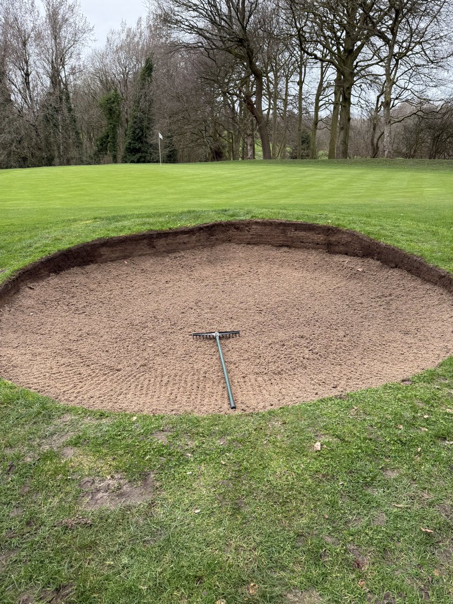 AMGolfGreens's tweet photo. Started bunker maintenance today. https://t.co/zgKgPf5VCL