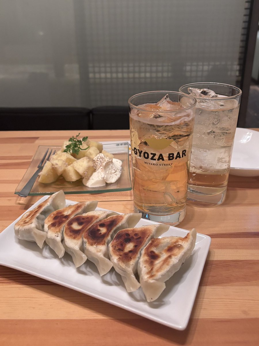 今日ね休日最後は専門学校時代の女子2人と卒業以来の再会（たぶん？）でした。

正式には卒業以来、15.6年振り？

すっごく楽しかったよ。ありがとう。また会いましょう！