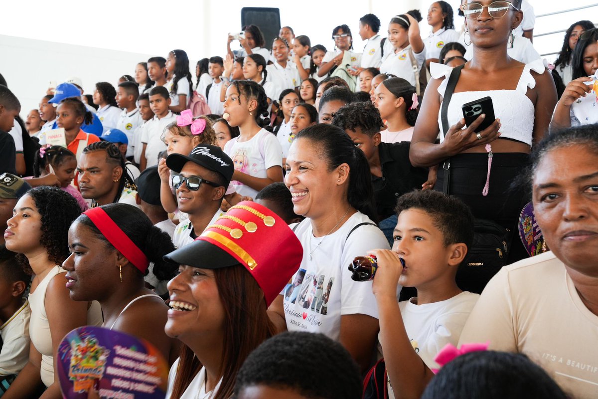 YamilHAranaP's tweet photo. 🇱🇹 Bolívar vivió durante 5 días una verdadera fiesta del aprendizaje y el encuentro familiar. 

Panaca Viajero recibió a 65.000 asistentes. ¡Un verdadero récord para un evento de esta naturaleza!

Estamos muy felices porque impactamos la vida de miles de niños y niñas. Te sobraste @angiesalas9 💙

Cada día más comprometidos con la niñez de nuestro departamento 🙌🏻