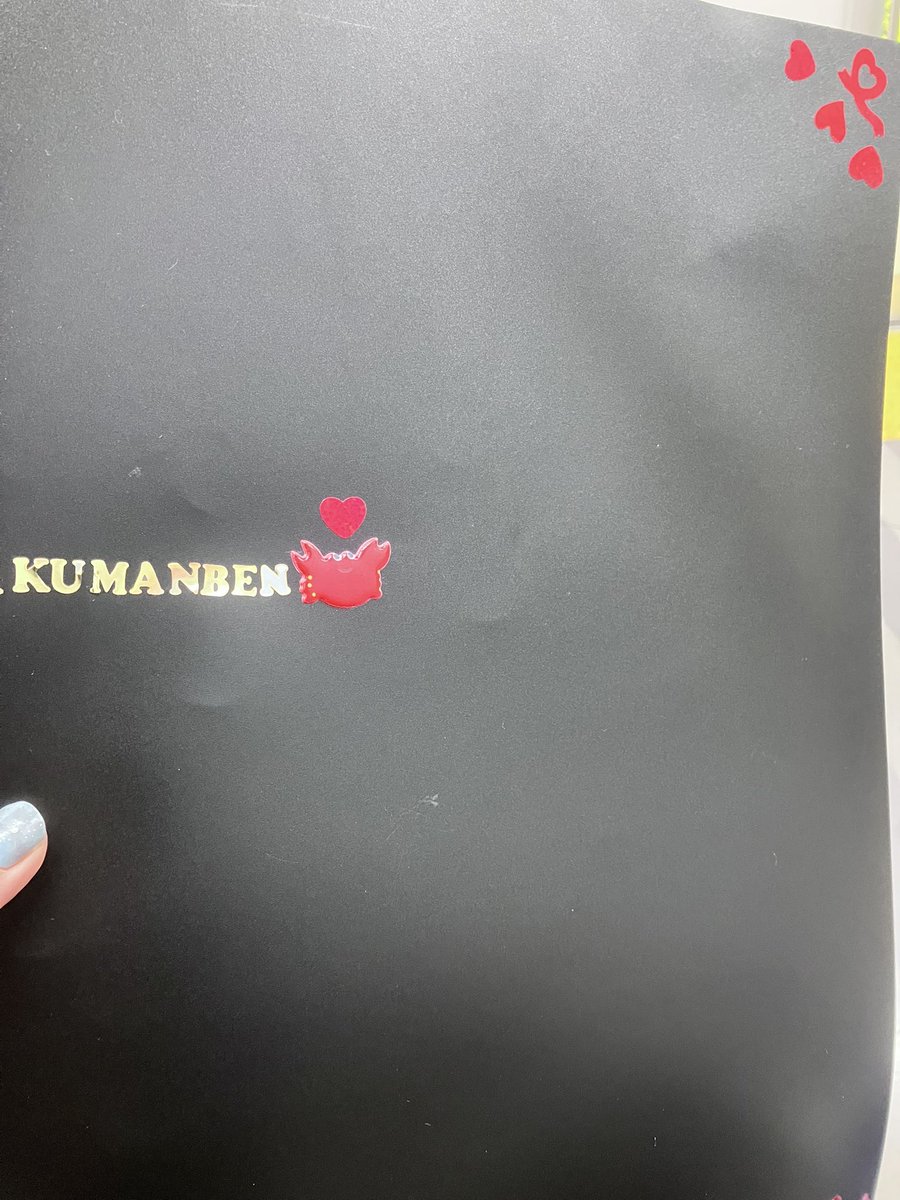 今回はA3サイズのお土産をいただいてしまったので、急遽seriaに寄ってA3ファイル買って帰った。あとシールも買ってデコろうと思ったけど、デコの文化通ってなくて、手も足も出ず、カニさんだけ貼った。