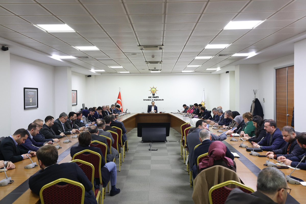 Bu haftaki Yönetim Kurulu Toplantımızda Ramazan çalışmalarımızı kapsamlı şekilde değerlendirdik.

Paylaşmaya, dayanışmaya ve gönül köprüleri kurmaya vesile olan Ramazan’da; sahadaki programlarımızı, iftar buluşmalarımızı ve teşkilat çalışmalarımızı istişare ettik.

Birlik içinde,