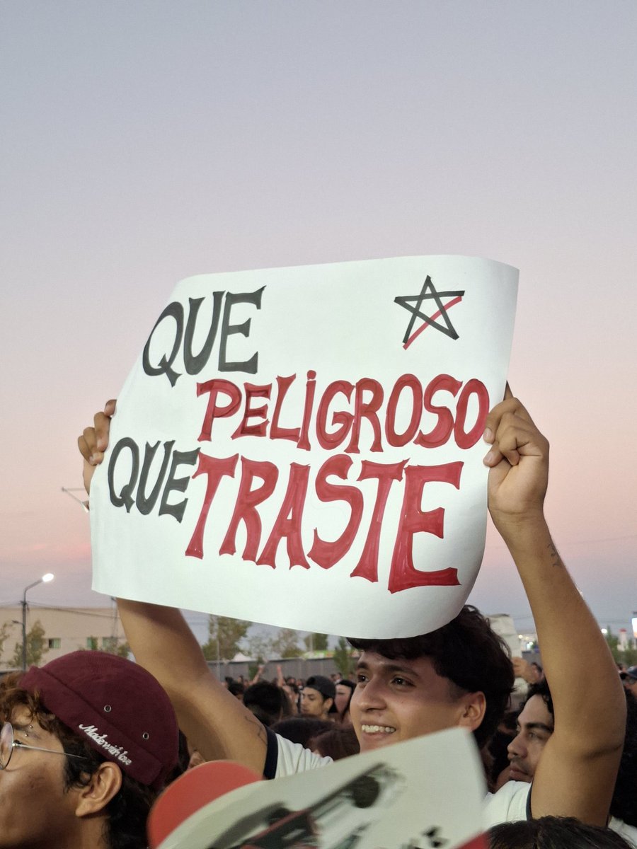 aaa como no se me ocurrió q buen cartel