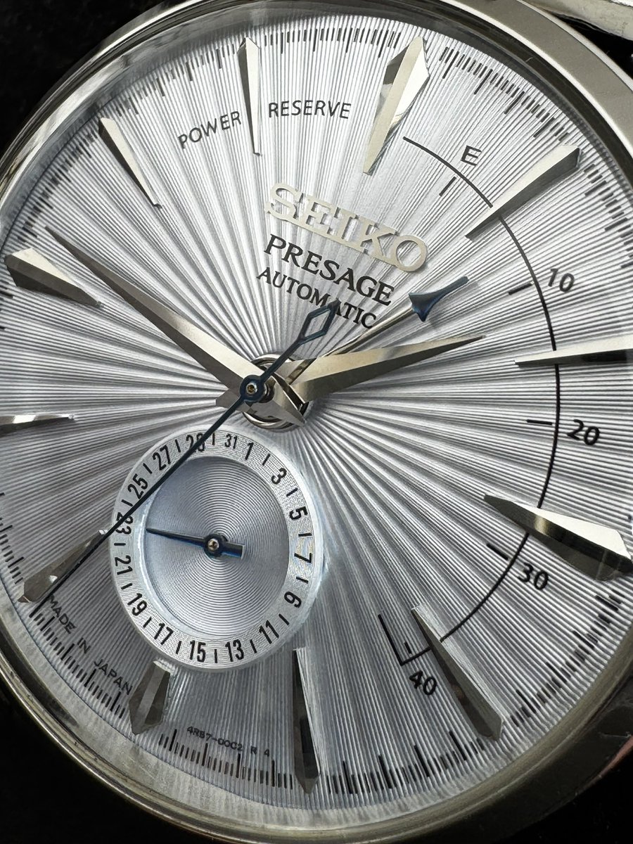 Seiko Presage Cocktail Time.

Takmayı gerçekten çok sevdiğim bir model, ancak "Güç Rezervi" yazarak bu enfes kadrana derin bir yara açmışlar.