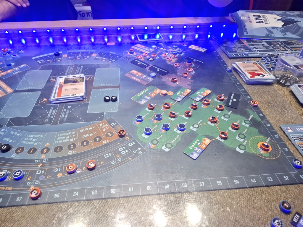SanchoMateos's tweet photo. Estrenamos este interesante #NewColdWar de @VUCASimulations a 4...y Rusia se llevó la victoria!... un heredero del #TwilightStruggle muy divertido y multijugador ....repetiremos!! https://t.co/UbXUVB6hf2