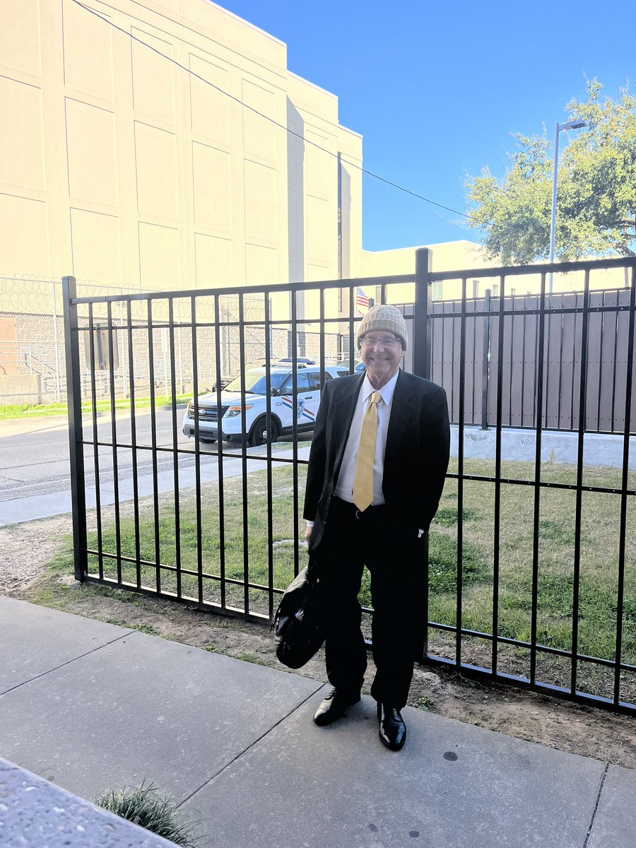 chickforet's tweet photo. This morning while I was walking into the Gretna Courthouse, I had the pleasure of seeing one of the most gifted attorneys in the area. Like myself, our roots go back to the heyday of Tulane and Broad, where we both learned how to try a case from the legendary Judge Frank Shea. https://t.co/6MpP2Z8vqD