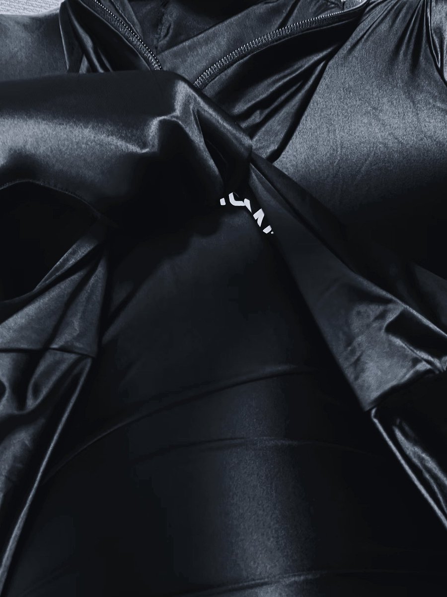 Weirly527's tweet photo. #zentai 薄肌来2张 https://t.co/MVrzPlkKyY