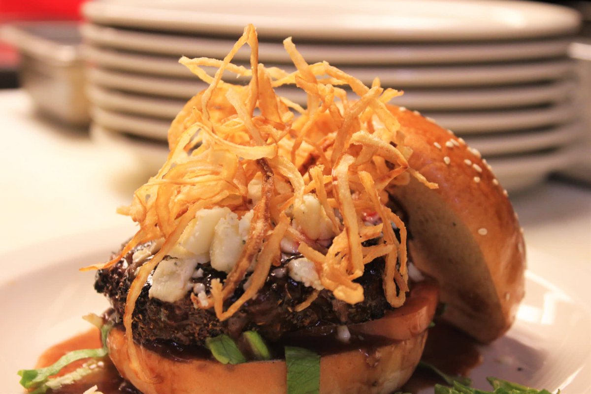 Mouth watering yet? 🍔 Our Dublin Burger® is a fan-favorite for a reason. Think peppercorn charred, whiskey gravy, creamy bleu cheese, crispy onions, lettuce and tomato. It's popularity is undeniable! #BarleyHouseTavern #DublinBurgerLove 🎉