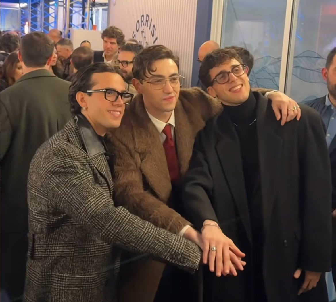 gior; ⋆˙✮ tweet media