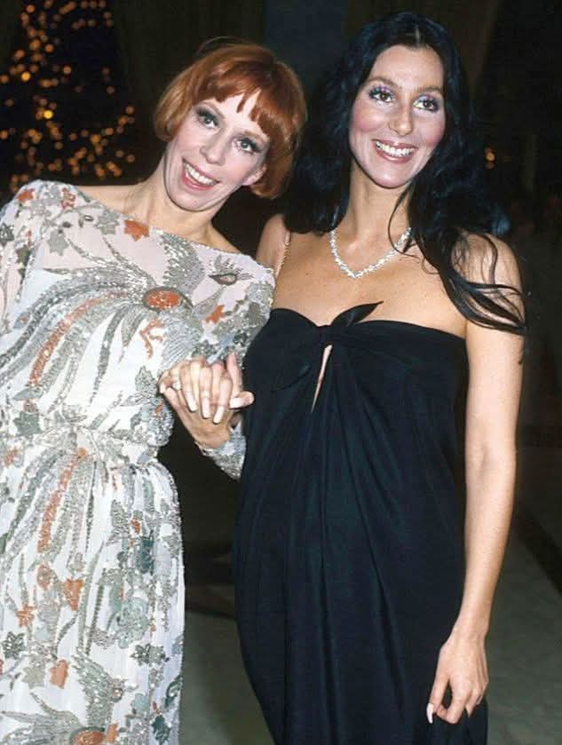 Who are these two? Hmm 😒 🤔?¿