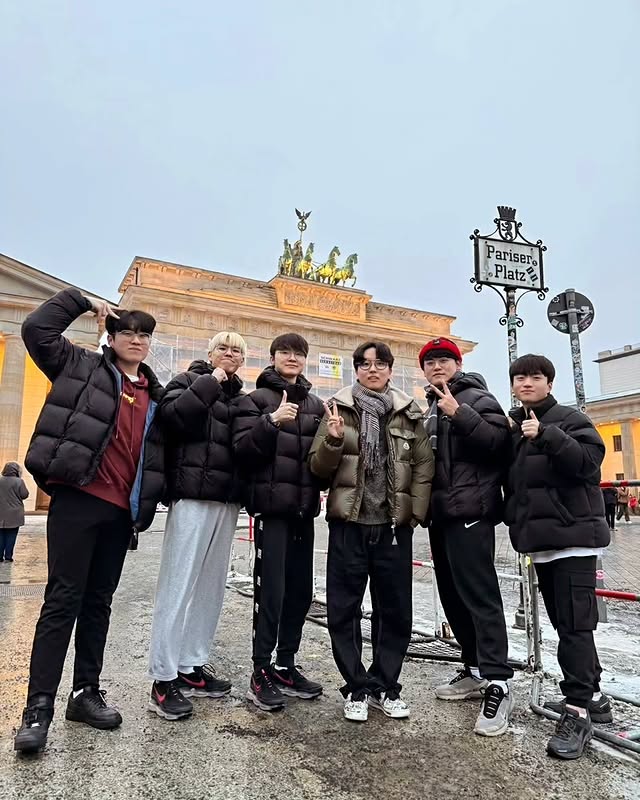 ZOFGK BOT tweet media