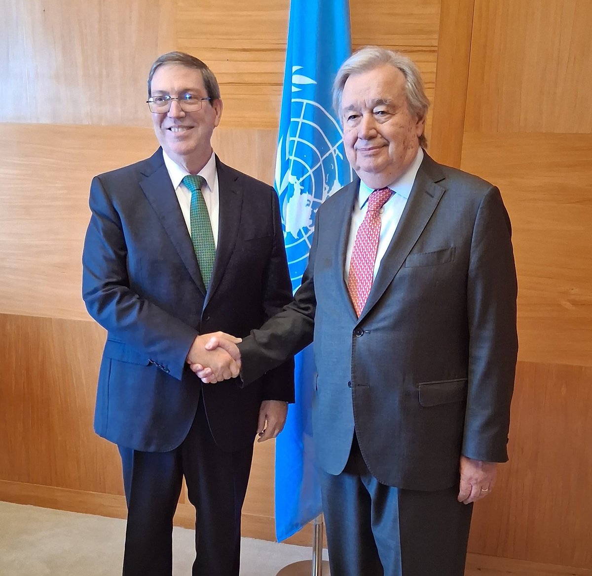 Gran satisfacción de reencontrar e intercambiar con el Secretario General de Naciones Unidas <a href="/antonioguterres/">António Guterres</a>.

Reiteramos el apoyo de #Cuba a la promoción y respeto al multilateralismo, al papel de <a href="/ONU_es/">Naciones Unidas</a> y a los propósitos y principios de la Carta de la ONU.
Coincidimos en la