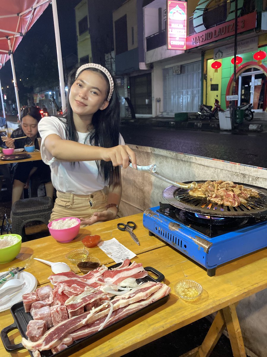 Regha08's tweet photo. makan bg https://t.co/CbWIF7f90O