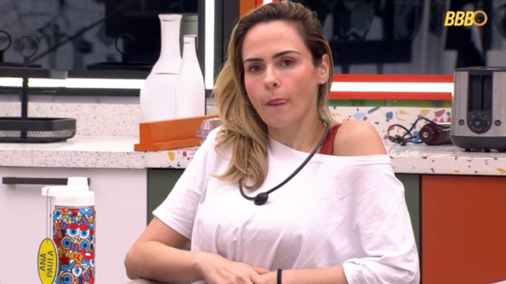 centralreality's tweet photo. É ELA! Ana Paula disse que não entrou pra ganhar seguidores, mas em um ano de eleição, quanto mais seguidores ela tiver, vai ser bem importante. #BBB26 https://t.co/CqWEBrD1rl