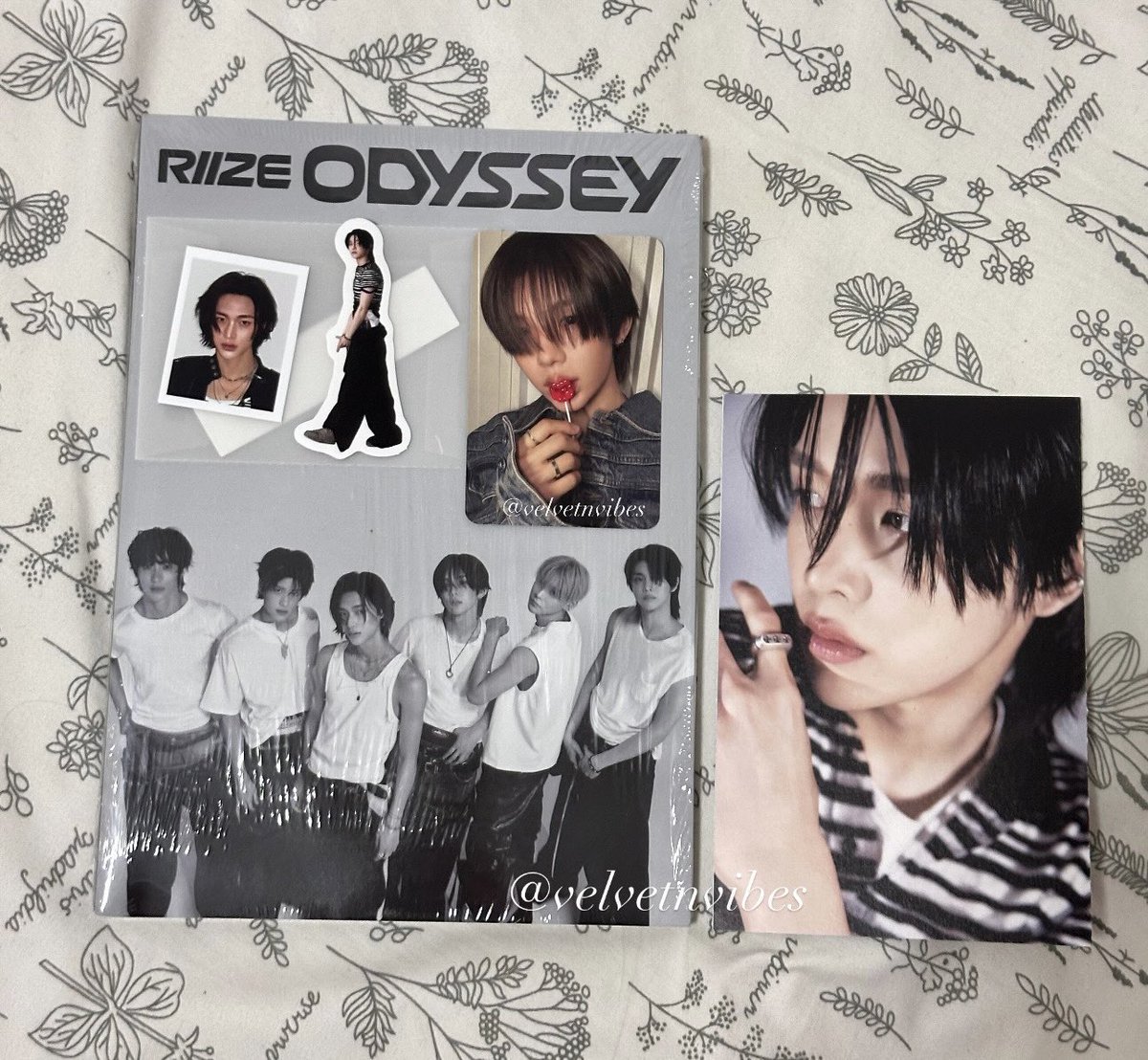 Velvetnvibes's tweet photo. พร้อมส่ง 🧡อัลบั้ม RIIZE - [ODYSSEY] 1st Album PHOTOBOOK
leaflet , sticker ซองชาน
ID photo วอนบิน 
selfie โชทาโร่ 

: 130 รวมส่งค่ะ
#ตลาดนัดRIIZE #ตลาดนัดน้องข้าว https://t.co/kFp7cepq9i