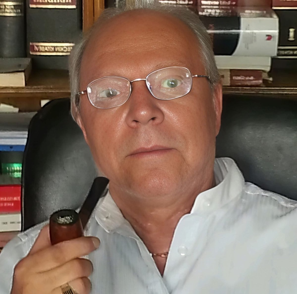 "Ekrem İmamoğlu'nun yatay geçiş işlemi tamamen hukuka uygundur.
İmamoğlu'nun yatay geçişi 1990 yılındaki mevzuata tamamen uygun.

Savcılığın yazısı felaket. Bunlar hukuk fakültesinde idare hukuku okumamış mı? Okuduysa anlamamış mı?"

İdare Hukuku Duayeni
Prof.Dr. Metin Günday.
🙏