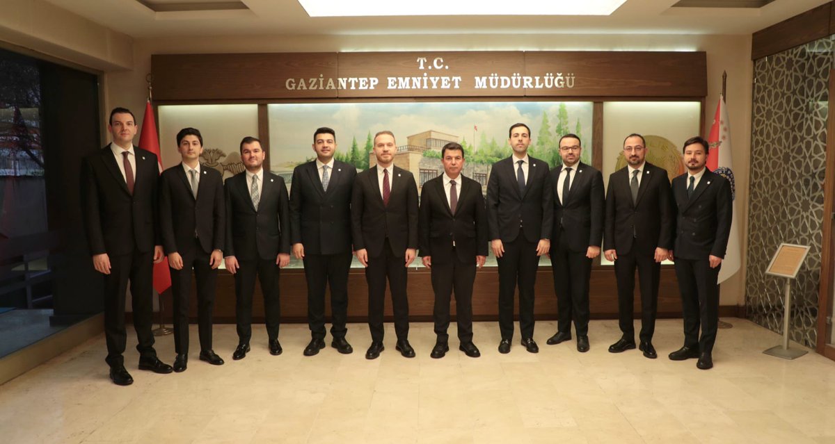 gazianteppolis's tweet photo. GAGİAD Yönetim Kurulu Başkanı Yunus KARA ve beraberindeki heyet İl Emniyet Müdürümüz Celal ÖZCAN'ı ziyaret etmiştir.

#GaziantepEmniyet https://t.co/XvB9bjJEOg