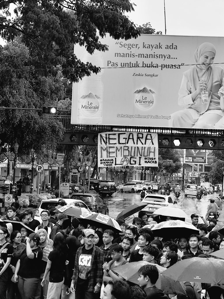 setengahlagihampir mati. tweet media