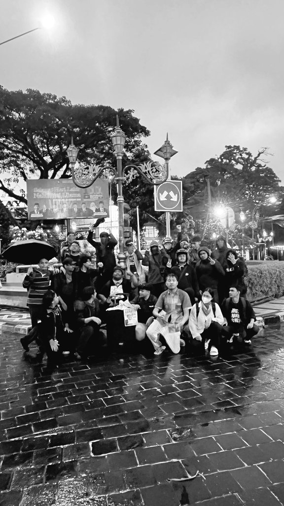 setengahlagihampir mati. tweet media