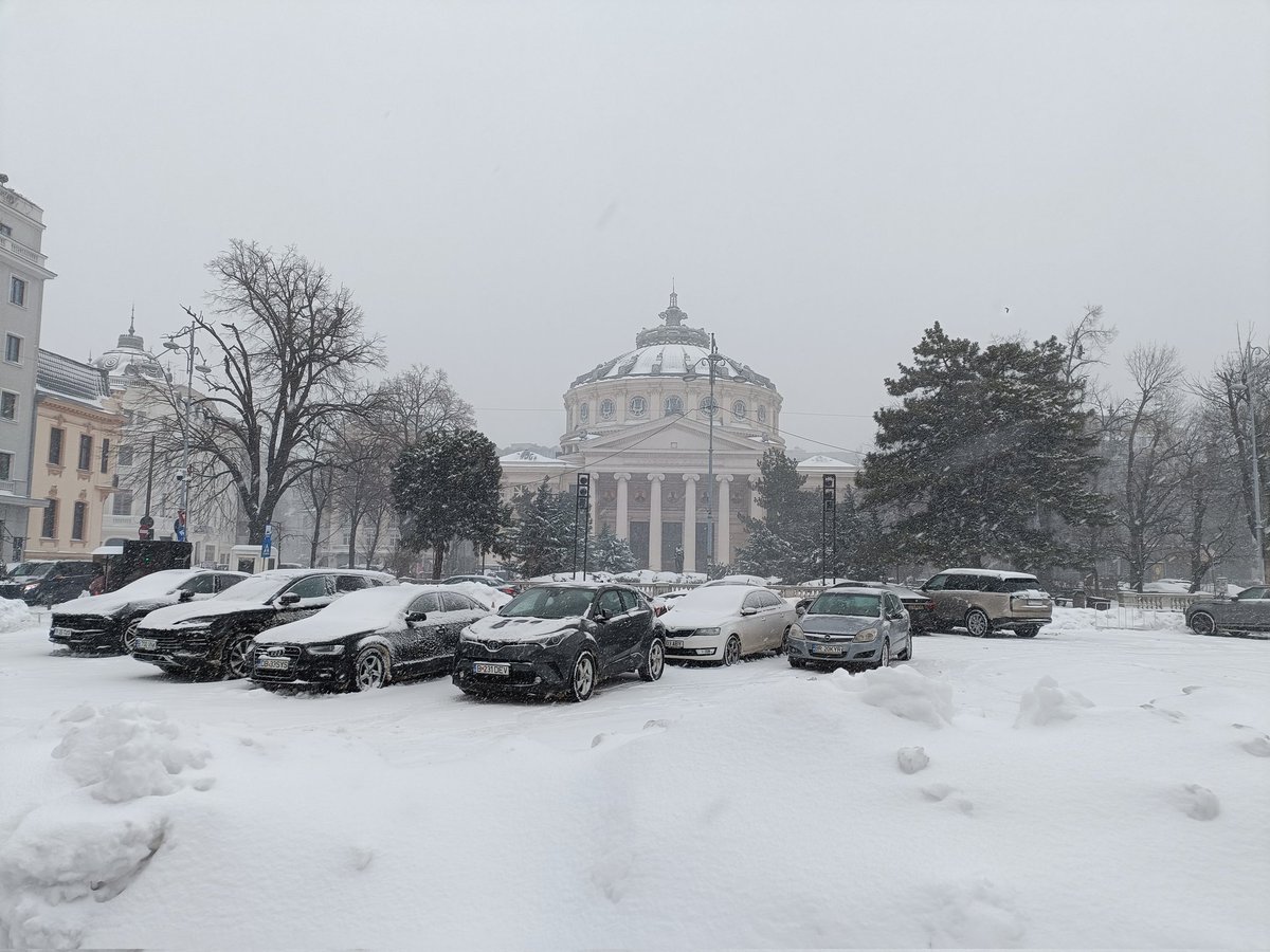 RaduDutescu's tweet photo. Last week's bad weather wasn't enough to keep me home. Attended every planned event, every run, and even squeezed in a walk during the heavy snowfall. Learned about the space startup ecosystem and signed the EU-INC petition. 🏃♂️❄️
#startups #euacc #techcommunity https://t.co/2wIwFBlAT8