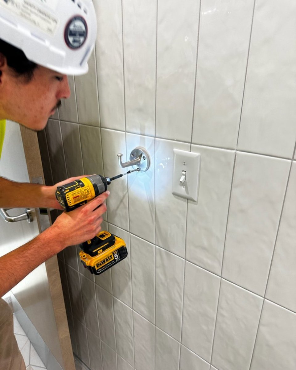 Holmaninc tweet media