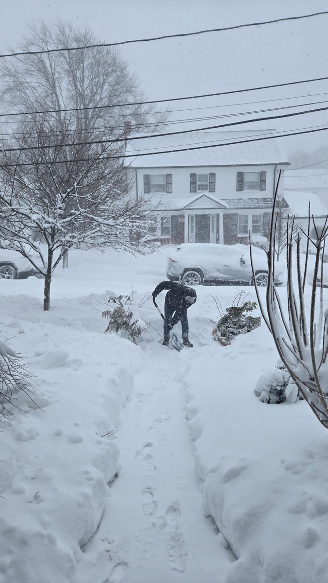 dol_campbell's tweet photo. Boston Snow 🥶❄️#bostonweather #snow #blizzard #boston https://t.co/vvbSTFj8Y4