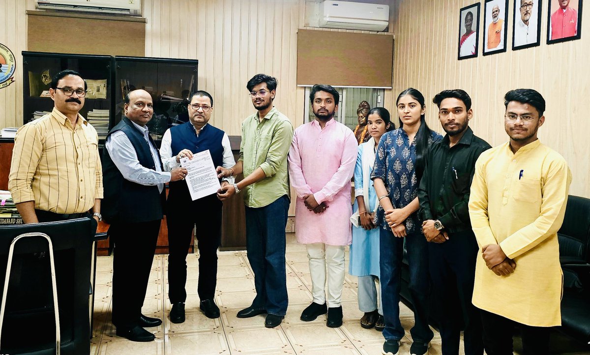 ABVP रायपुर महानगर के प्रतिनिधि मंडल ने पंडित रविशंकर शुक्ल विश्वविद्यालय के छात्रावासों से संबंधित 11 सूत्रीय मांगों को लेकर कुलपति महोदय को ज्ञापन सौंपा गया।
#ABVPRaipurcg