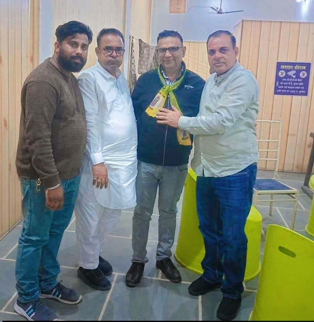 BrahmdevBangra's tweet photo. आम आदमी पार्टी के पूर्व ओबीसी मोर्चा जिला सचिव श्री सुरेंद्र सोनी ���ी ने राष्ट्रीय लोकतांत्रिक पार्टी जॉइन की।
वरिंदर मेघवाल जी के नेतृत्व में पार्टी परिवार में स्वागत।
हनुमान बेनीवाल
#RLP #MPNagaur #JoinRLP https://t.co/FrVHj73ukl